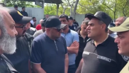 ՏԵՍԱՆՅՈՒԹ. Ոստիկանները փակել են ճանապարհը և Կիրանց մուտք գործել թույլ են տալիս միայն կիրանցեցիներին