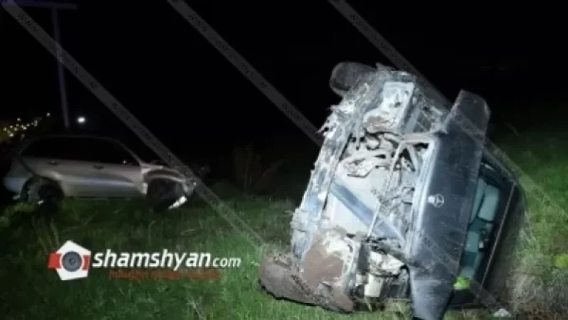 Major Accident in Artik: Mercedes Overturned After Collision with Toyota Rav4, Injuries Reported