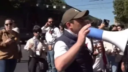 ՏԵՍԱՆՅՈՒԹ․ Մենք գիտենք` որտեղ ես դաստիարակություն ստացել. Սաղաթելյանը դիմեց Բադասյանին