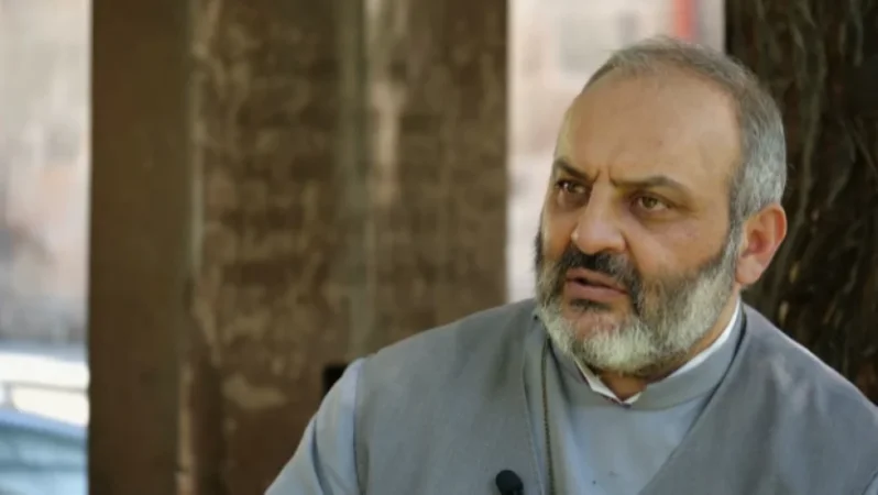 Սոցիալական ցանցերում Բագրատ արքեպիսկոպոս Գալստանյանի անունից բացվող որևէ էջ կապ չունի ո՛չ Շարժման, ո’չ էլ Սրբազանի հետ