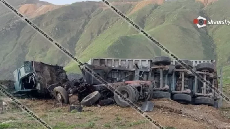 Մի քանի տոննա ավազով բարձված բեռնատարը կողաշրջվել է. վարորդի վիճակը ծայրահեղ ծանր է