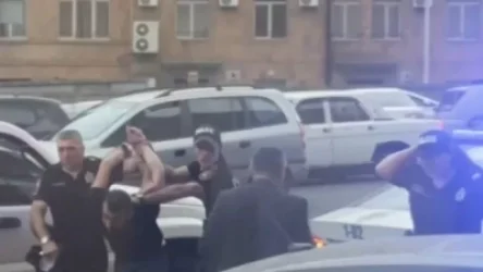 ՏԵՍԱՆՅՈՒԹ․ Պարեկները Չարենցի փողոցից՝ ուժի կիրառմամբ, բերման են ենթարկել երիտասարդների