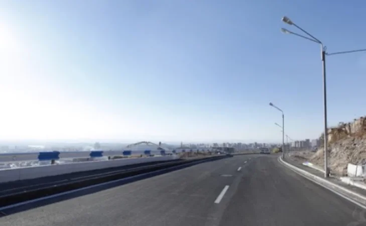 Կատարվում են միջպետական և հանրապետական նշանակության ճանապարհների մետաղական արգելափակոցների վերականգնման աշխատանքներ