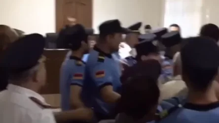 ՏԵՍԱՆՅՈՒԹ․ Քաշքշուկ՝  Փաշինյանի գործով դատական նիստում. զոհվածների հարազատների ու կարգադրիչների միջև իրավիճակը լարվեց