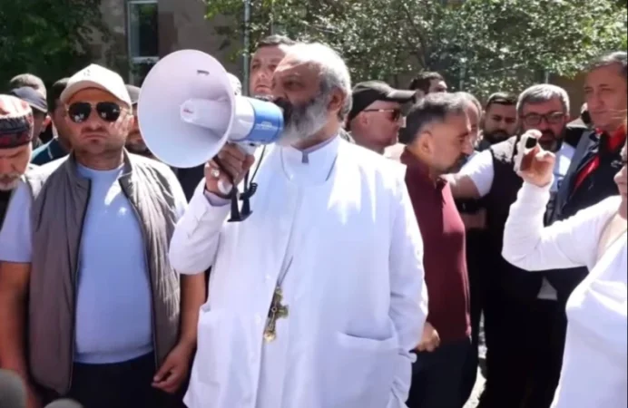 Մեկնարկել է Բագրատ Սրբազանի առաջնորդած երթը․ հայտնի է Երևանում շարժման երթուղին