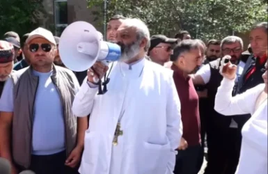 Մեկնարկել է Բագրատ Սրբազանի առաջնորդած երթը․ հայտնի է Երևանում շարժման երթուղին