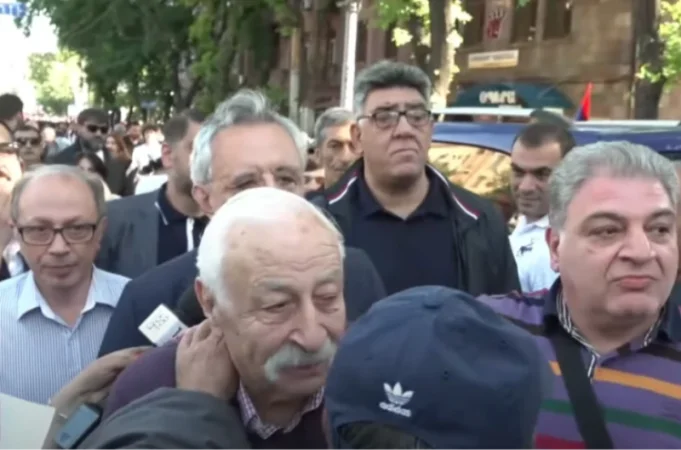 Ժամանակն է փոփոխության․ նախկին ԱԳ նախարարները միացան Սրբազանի երթին