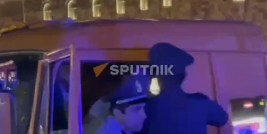 Ոստիկանները ձերբակալել են հրապարակ ներխուժած բեռնատարի վարորդին