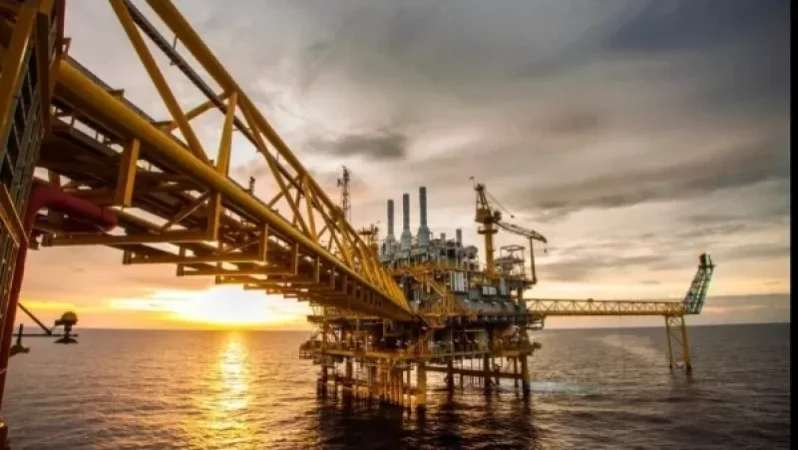 ԵՄ-ը կարող է արգելել երրորդ երկրներին նավթ գնել Ռուսաստանից. Լեհաստանի վարչապետ