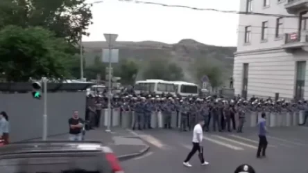 ՏԵՍԱՆՅՈՒԹ. Երթը հասավ կառավարական ամառանոցներ. ոստիկանական պատը դիմավորեց ընդդիմադիրներին