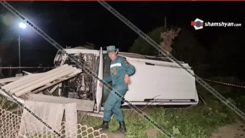 «Վերջին զանգ»-ի մասնակիցները Mitsubishi-ով բախվել են բետոնե սյանը, հայտնվել սեփական տան՝ դրսում տեղադրված փայտե զուգարանում