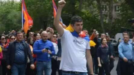 Ոստիկանները Հանրապետական մարզադաշտի մոտից բերման են ենթարկել Հենրիխ Դանիելյանին