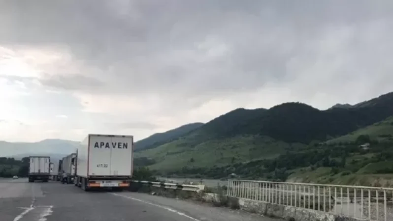 Լարսում շարունակվում են կուտակումները. Վրաստանում ՀՀ դեսպանատունը պարզաբանում է