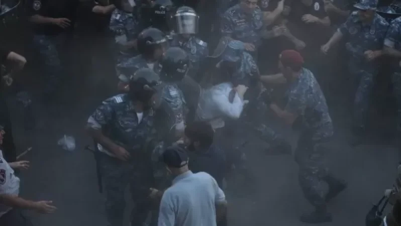 Ֆրանսիայի հրապարակից բերման են ենթարկել 17-ամյա տղայի. փաստաբանը մանրամասներ է հայտնել