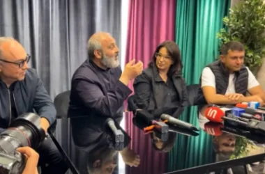 Իշխանություններն առաջիկայում շատ անակնկալներ ունեն ստանալու. Սրբազան