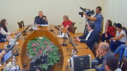 ՏԵՍԱՆՅՈՒԹ․ «Զանգեզուր չի, Սյունիք է». Ղազինյանն ուղղեց Անդրանիկ Քոչարյանին