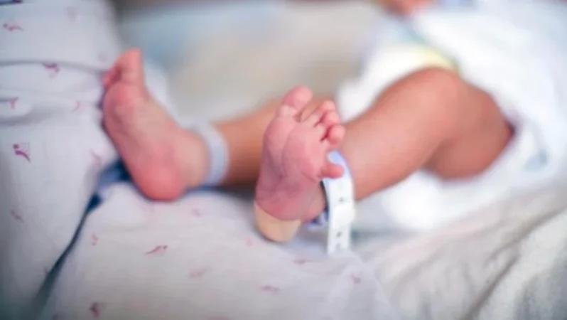 Նորածին երեխային եկեղեցու բակում լքած մայրը հայտնաբերվել է