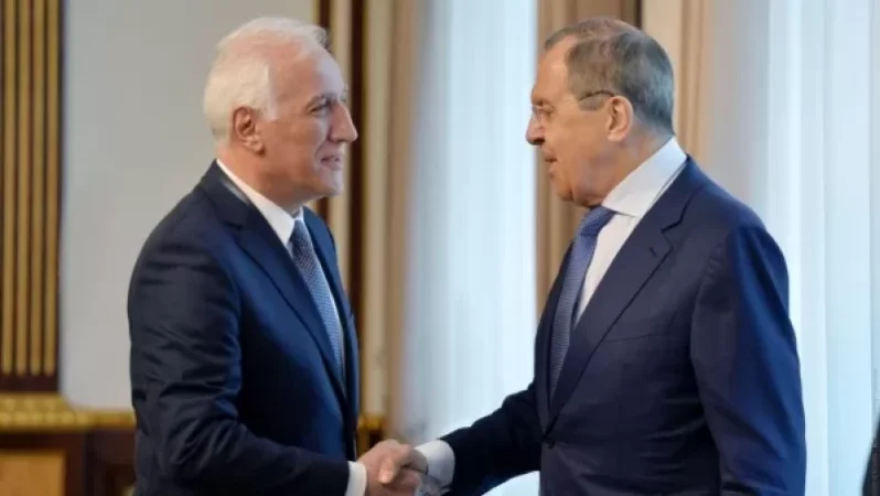 Նախագահն ու Լավրովը խոսել են տարածաշրջանային խնդիրների մասին