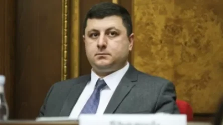 ՏԵՍԱՆՅՈՒԹ․ Գոնե բերաններդ փակեք տեղներդ նստեք․ պատգամավորը՝ Մովսես Հակոբյանին