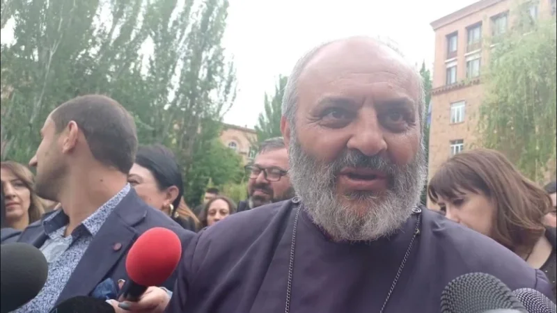 Բագրատ Սրբազանը հայտնել է, որ կլինի առանցքային շատ մեծ հանրահավաք