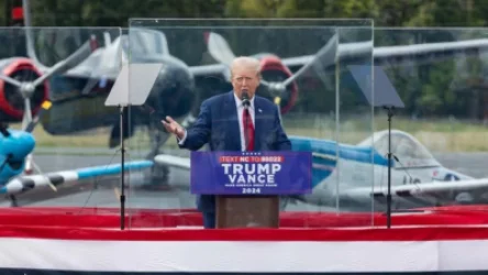 Դոնալդ Թրամփը ելույթ է ունեցել զրահակայուն ապակու հետևում