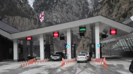 Լարսը բաց է բոլոր տեսակի տրանսպորտային միջոցների համար