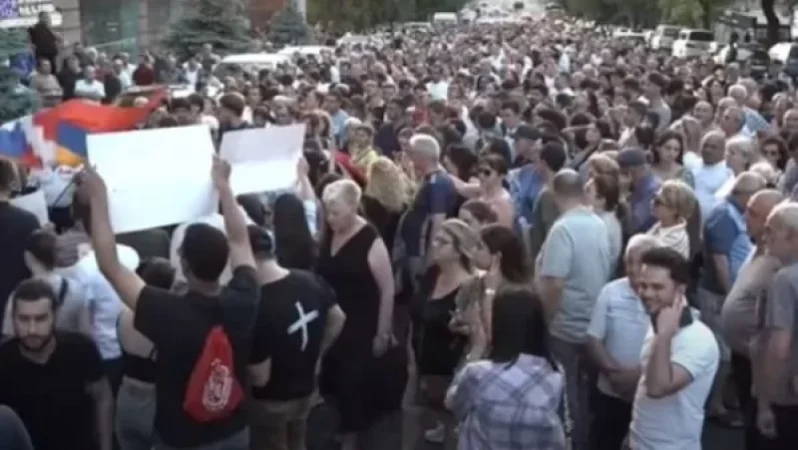 Ընդդիմության հավաքն ԱԱԾ-ի մոտ ավարտվել է. հայտնի է՝ երբ կրկին հանրահավաք կլինի