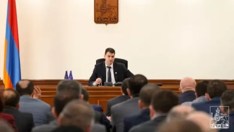 Երևանի ավագանու երկու անդամ լիազորությունները դադարեցնելու մասին դիմում են ներկայացրել