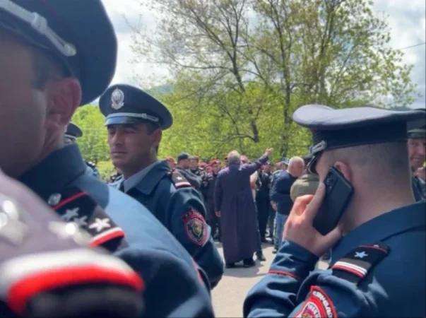 Կիրանցի ճանապարհը Բերձորի միջանցքը կսարքեն. Բագրատ Սրբազան