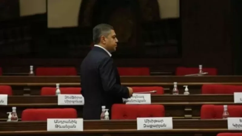 Վանեցյանի գործընկերները մանդատները կդնե՞ն. «Հրապարակ»