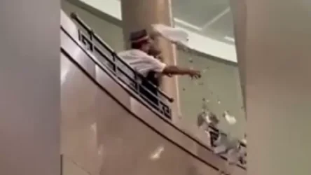 ՏԵՍԱՆՅՈՒԹ․ Լեհաստանում պատգամավորը ի նշան բողոքի թղթադրամների տեսքով թղթեր է նետել պատշգամբից