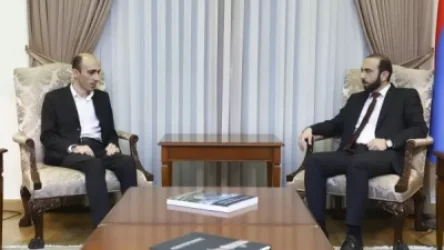 Հանդիպել են Արարատ Միրզոյանն ու Արտակ Բեգլարյանը