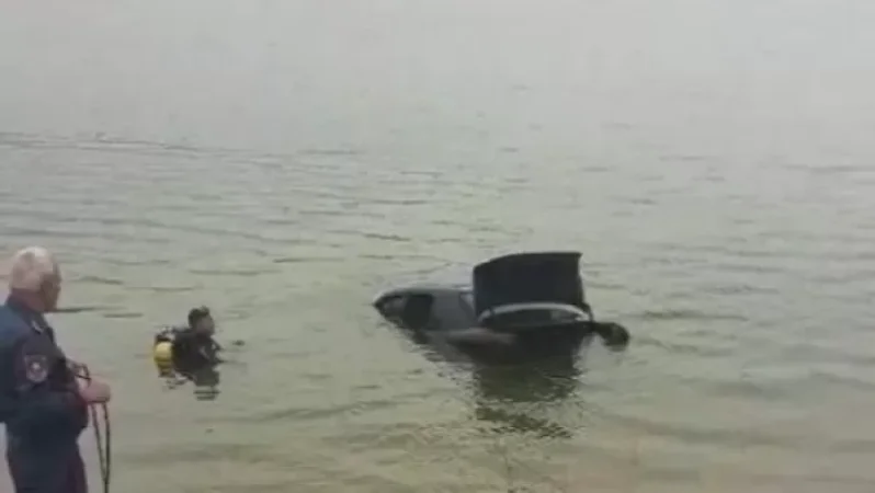 Ավտոմեքենան ընկել է Ազատի ջրամբարը