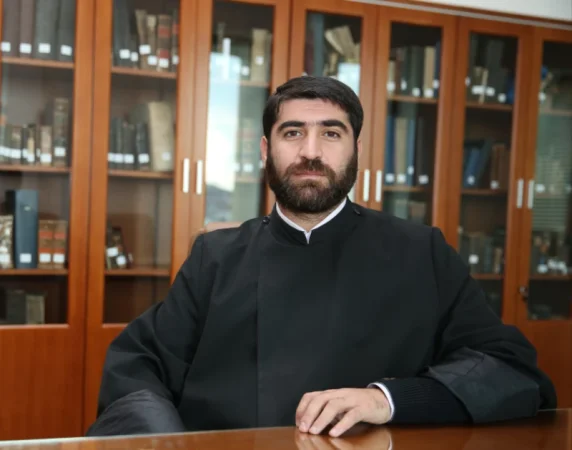 Հոգևորականն արձագանքել է Փաշինյանին