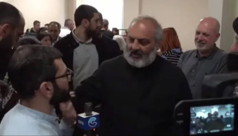 Ես քո ցերեկով անցած ճանապարհը գիշերով եմ անցել. Բագրատ Սրբազանը՝ Civic-ի լրագրողին