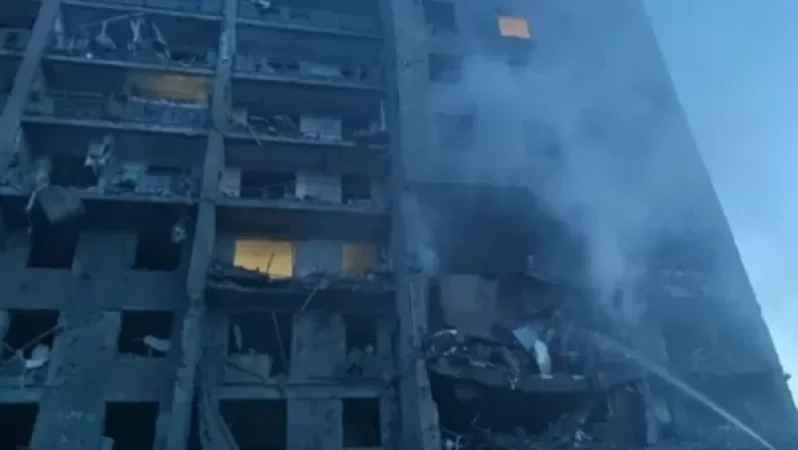 RUSSIAN TROOPS SHELL ODESSA AT NIGHT: CASUALTIES REPORTED