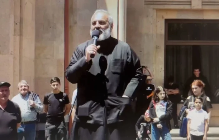 Ազդանշան տալու համար ծեծել են, գլուխը ջարդել են, հիմա գլուխը կարում են. Բագրատ Սրբազան