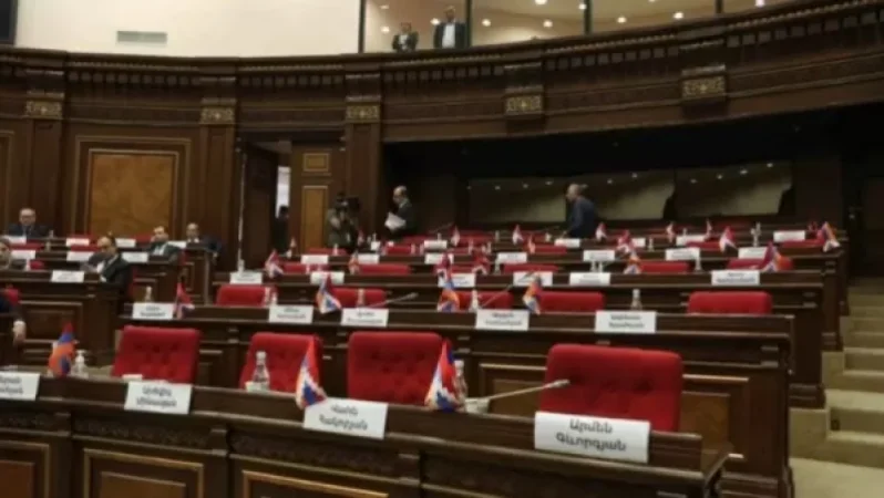 Ընդդիմադիրների գրպանից՝ ՔՊ-ականների գրպանը.ինչո՞ւ են պահում աշխատավարձերը․ «Հրապարակ»