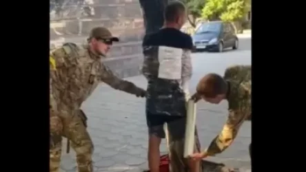 ՏԵՍԱՆՅՈՒԹ. Ուկրաինայում տղամարդուն կապել են ծառին՝ կարագ գողանալու համար