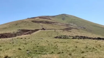 ՏԵՍԱՆՅՈՒԹ. «Լեռը բռնաբարում են, սա անիրավչություն է». բողոքի ակցիա Հատիսի գագաթին