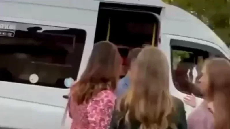 Լուսանկարներ․ «Խոլոստյակ» շոուի քասթինգի անվան տակ փորձել են առևանգել աղջիկների