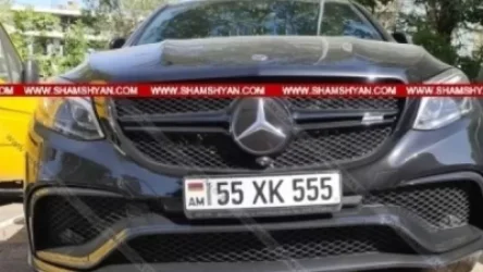 Մյասնիկյան պողոտայում ռեստորաններից մեկի մոտ մեքենայից կրակել էր․ 3 անձ ձերբակալվել է, մեկը՝ 20-ամյա աղջիկ