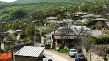 Երեք կողմից շրջափակված Խոզնավարում խոտ են հնձում՝ թշնամու նշանառության տակ