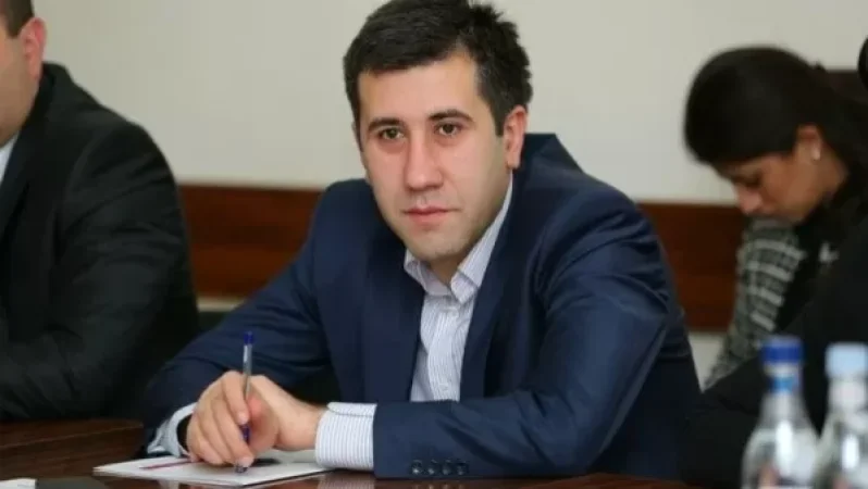 Կարգադրիչներն արգելել են պլաստիկե շշերով ջուր տեղափոխել դատարան. Ռուբեն Մելիքյան