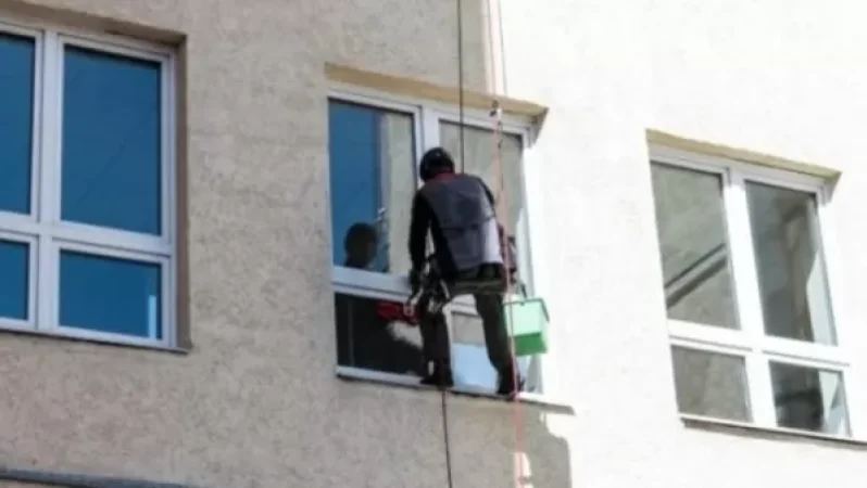 Մոսկվայում թոշակառուն կտրել է 10-րդ հարկի բարձրության վրա գտնվող երիտասարդի ճոպանը