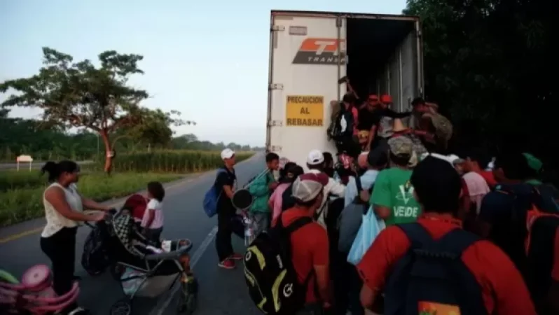 Փակ կցասայլ՝ Մեքսիկայի մայրուղիներից մեկում․ միգրանտներին օգնության են հասել տեղացիները