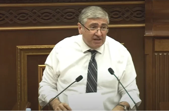 «Ձեզ համար կարևոր չէ, որ Կորոչենկոն իր ողջ կյանքը վայրահաչել Հայաստանի վրա, դուք իրեն հղում եք անում, որովհետև իր ու ձեր շահերը համընկնում են»․ Խաչատրյանը՝ իշխանությանը