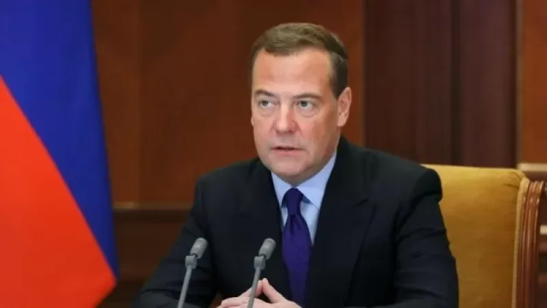 «Տրիբունալ կամ վերադարձ կատակերգական շոուի` երկրորդական դերերում». Մեդվեդևը` Զելենսկիի մասին