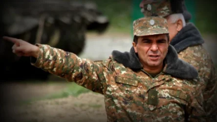 ԱԱԾ-ում կալանքի տակ գտնվող ՊԲ նախկին հրամանատար Միքայել Արզումանյանը, կինը և որդիները դատի են տվել ՊՆ-ին. ArmLur.am