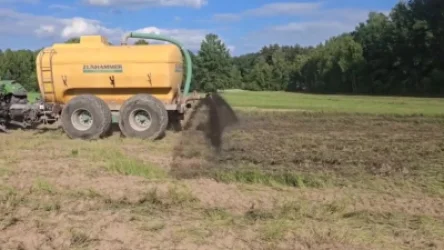 ՏԵՍԱՆՅՈՒԹ. Լեհ ֆերմերները մուսուլման միգրանտների պատճառով խոզի գոմաղբ են լցրել սահմանին